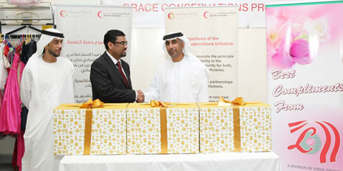 Lulu contributes to the Red Crescent Society
